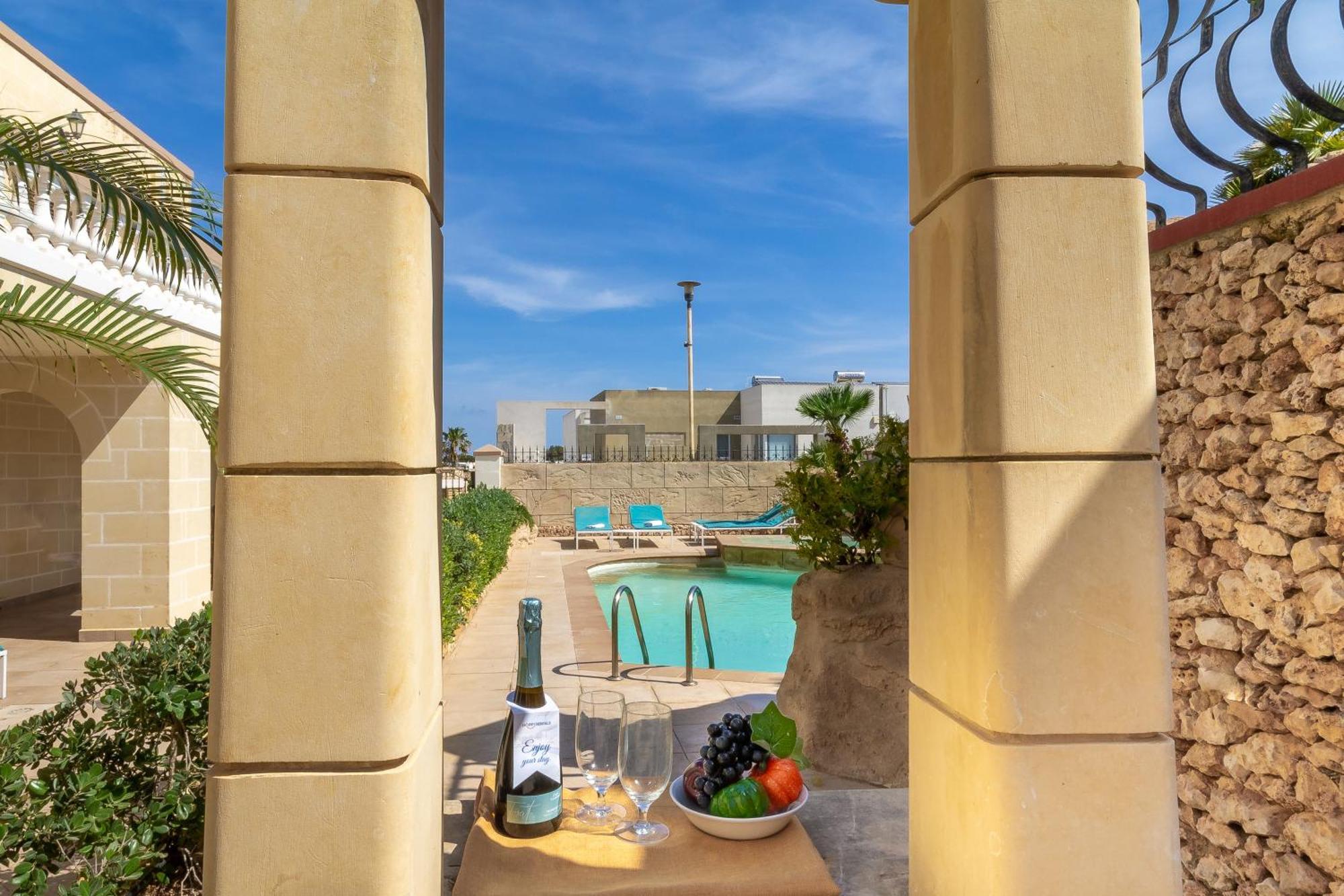 Villa & Pool Apartments In Mellieha Bay Exterior foto