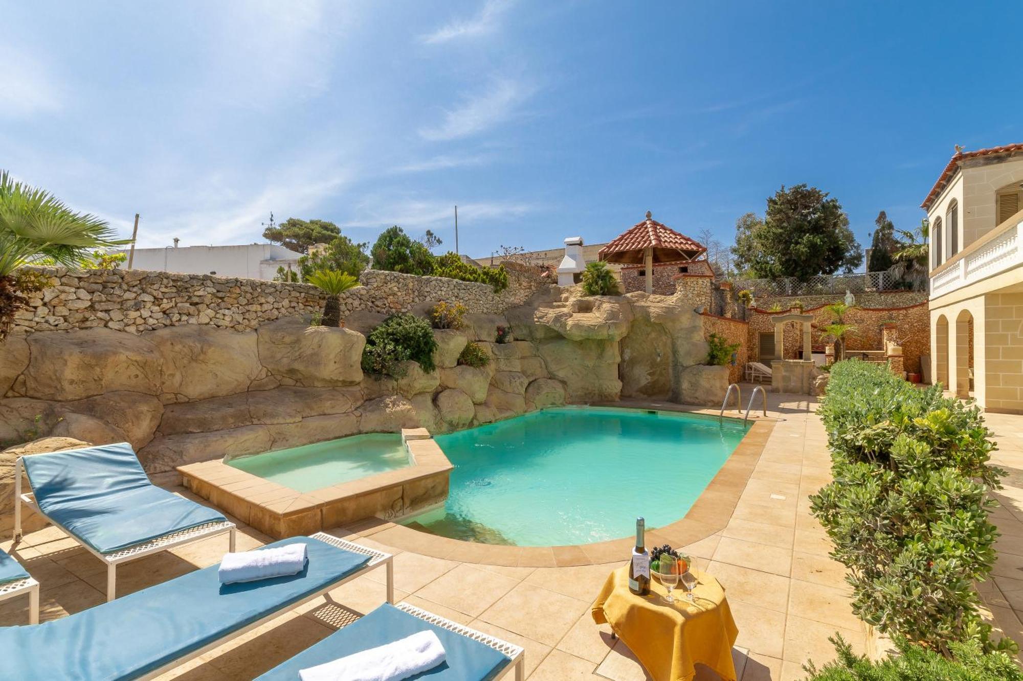 Villa & Pool Apartments In Mellieha Bay Exterior foto